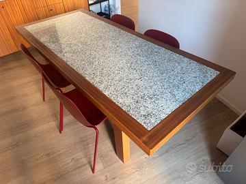 Tavolo in legno e granito