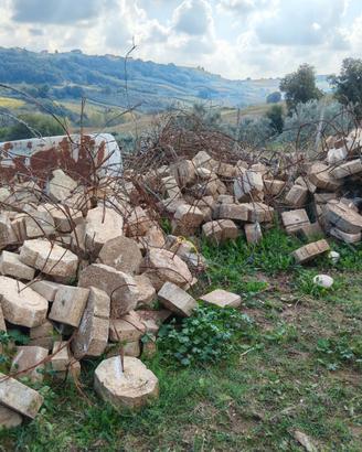 blocchi di cemento e piattelli