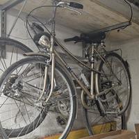 Bici in alluminio per strada e bici mountainbike