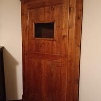 Angoliera antica in legno