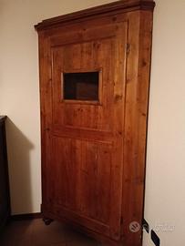 Angoliera antica in legno