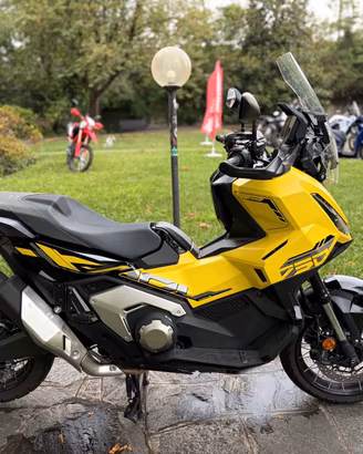 Honda X-ADV 750 SPECIAL EDITION YELLOW
