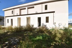 PORZIONE DI BIFAMILIARE A TORCHIARA