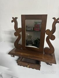 Toiletta in legno fatta a mano