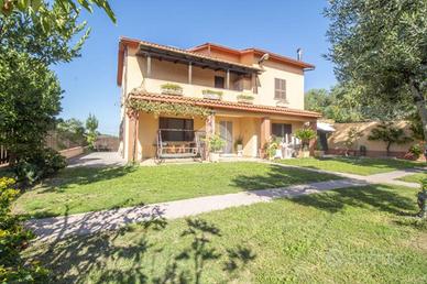 VILLA SINGOLA A PALOMBARA SABINA