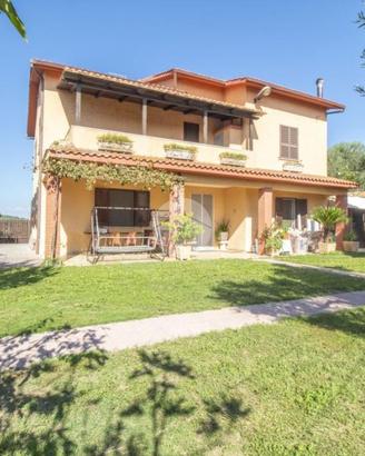 VILLA SINGOLA A PALOMBARA SABINA