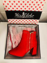 Stivaletti donna rosso con borchie