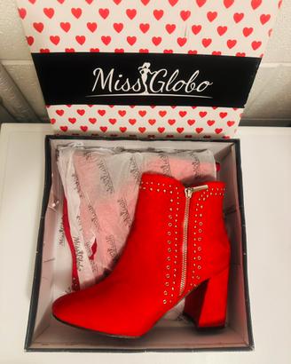 Stivaletti donna rosso con borchie