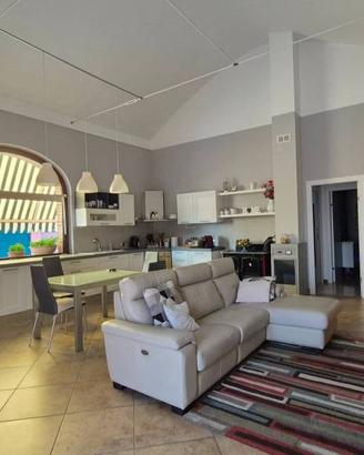 Appartamento di 190 m² con 4 locali e box auto dop