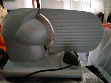 affettatrice e macchina da caffè 