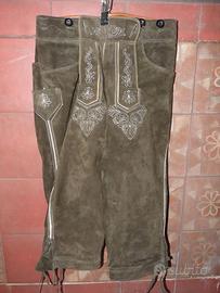 Pantaloni tirolesi al ginocchio