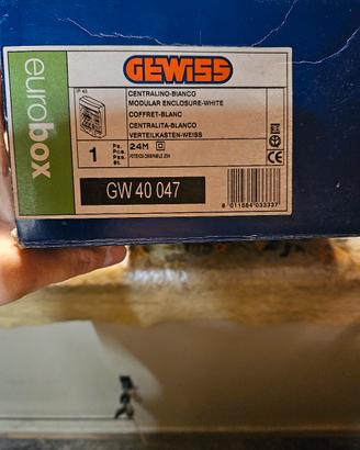 Gewiss scatole e pinza crimpatrice 