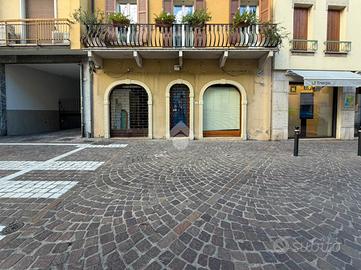 NEGOZIO A DESENZANO DEL GARDA
