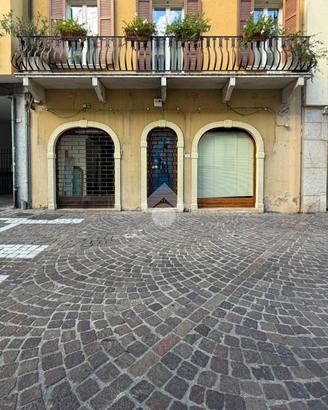 NEGOZIO A DESENZANO DEL GARDA