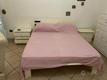 camera da letto bianca