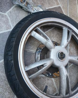 Pneumatico Anteriore e cerchio lega Peugeot Tweet