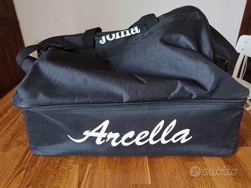 Borsone con portascarpe rigido. 