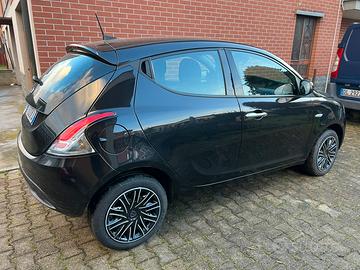 Ypsilon 1.0 FireFly Hybrid