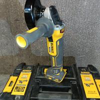 Smerigliatrice DeWalt a batteria 