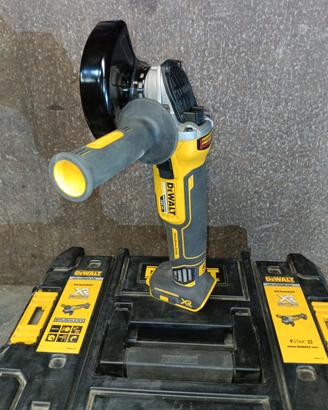Smerigliatrice DeWalt a batteria 