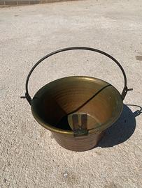 Paiolo di rame antico per cucinare