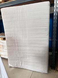 Letto  140 in legno Ikea