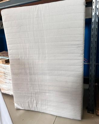 Letto  140 in legno Ikea