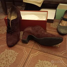 scarpe scamosciate e pelle