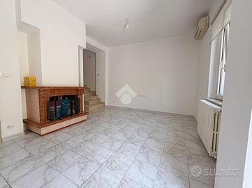 VILLA A SCHIERA A PIANELLA