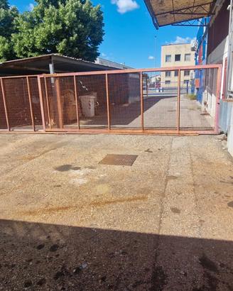 Lastra a Signa, Capannone con Piazzale