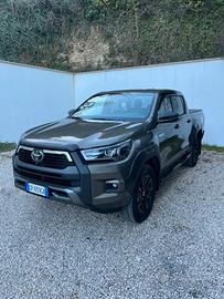 Toyota hilux invincible
