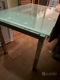 Tavolo in vetro