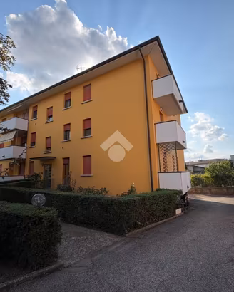 4 LOCALI A NEVIANO DEGLI ARDUINI