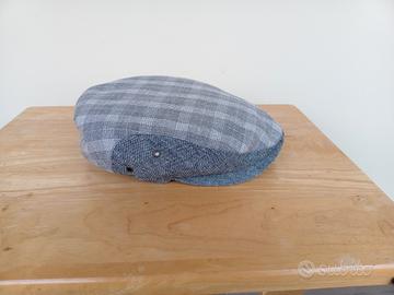 Cappello stile flat cap o coppola grigio.