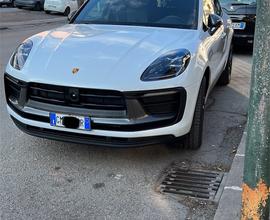 PORSCHE Macan - 2023