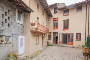SPAZIOSA CASA BICAMERE CON SCOPERTO DI PROPRIET...