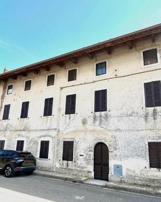 AUTENTICA CASA FRIULANA CON CORTE
