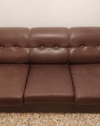 divano letto in finta pelle marrone 