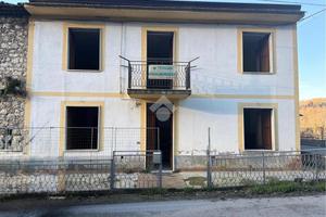 CASA INDIPENDENTE A ROCCABASCERANA