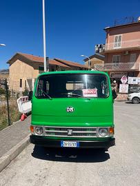 Camion OM 40  cabinato con cassone fisso