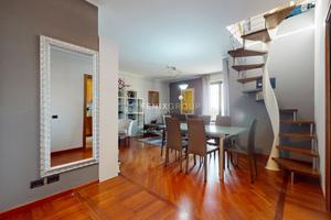 APPARTAMENTO LUMINOSO CON TERRAZZINO E BOX