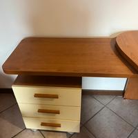 Scrivania con sedia