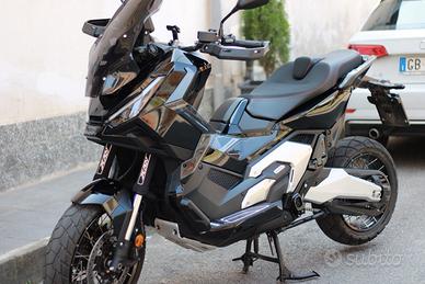 X adv 750 2025