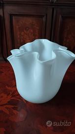 Vaso a fazzoletto di produzione Muranese