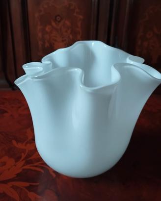Vaso a fazzoletto di produzione Muranese