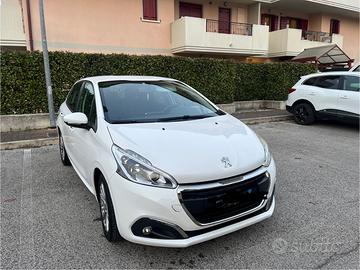 Peugeot 208 1.2 benzina 60 kW per neo patentati