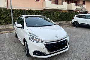 Peugeot 208 1.2 benzina 60 kW per neo patentati