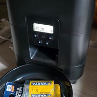 DISTRIBUTORE AUTOMATICO CIBO GATTI E CANI