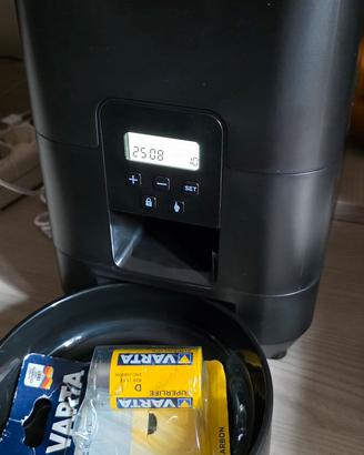 DISTRIBUTORE AUTOMATICO CIBO GATTI E CANI