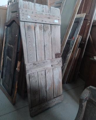 porta rustica completa di serratura e mappa